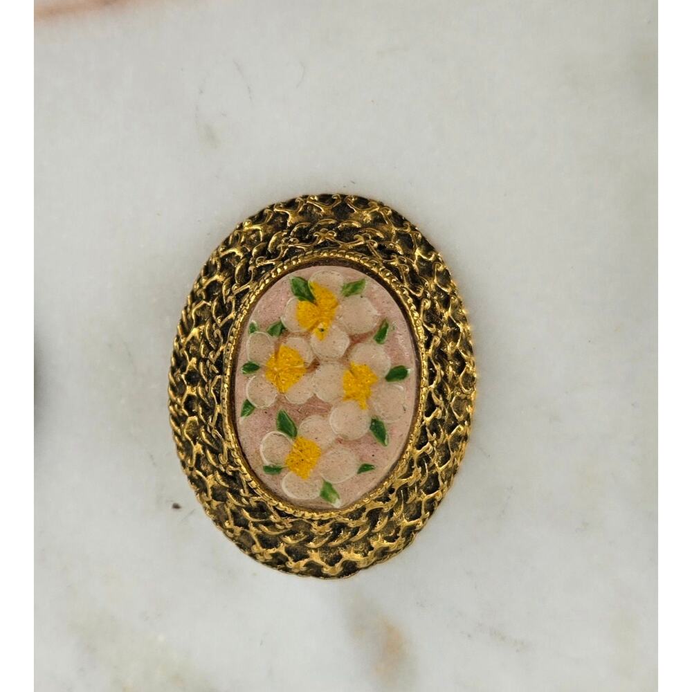 Vintage‎ Cameo-Style Floral Resin Cabochon Gold Tone Oval Brooch